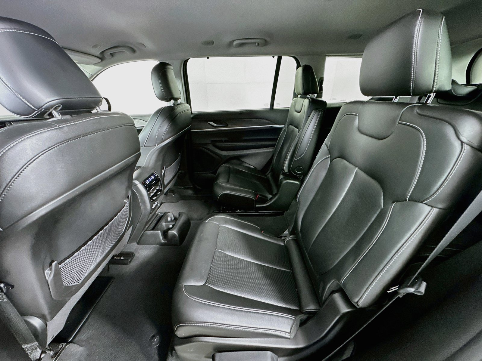 Used 2023 Jeep Grand Cherokee L Limited w/ Luxury Tech Group II RWD image 24