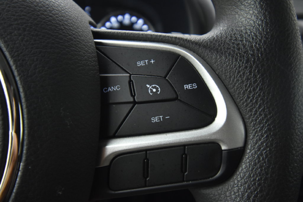 Used 2023 Jeep Renegade Latitude AWD/4WD image 29