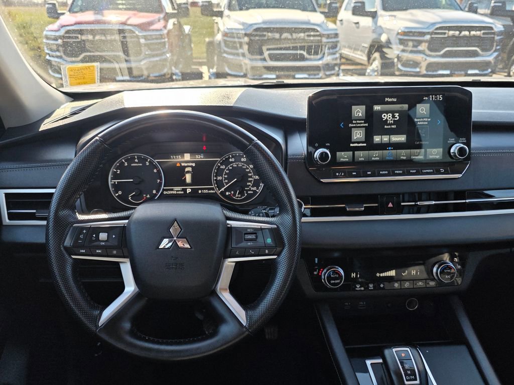 Used 2024 Mitsubishi Outlander SE image 39
