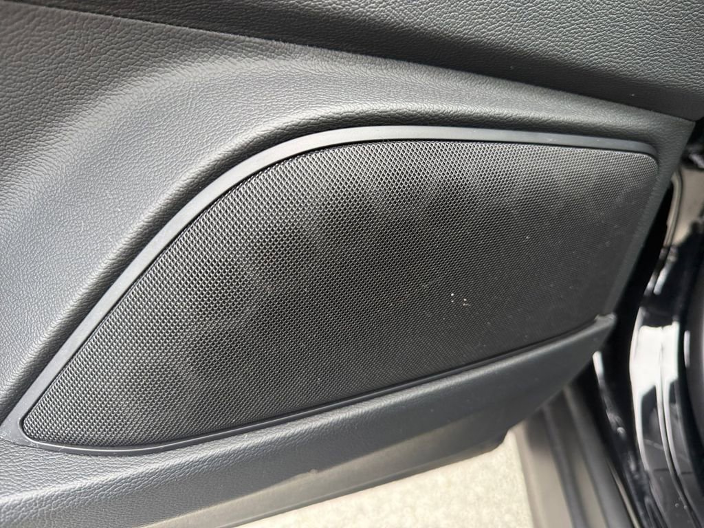 Used 2021 Maserati Levante image 13