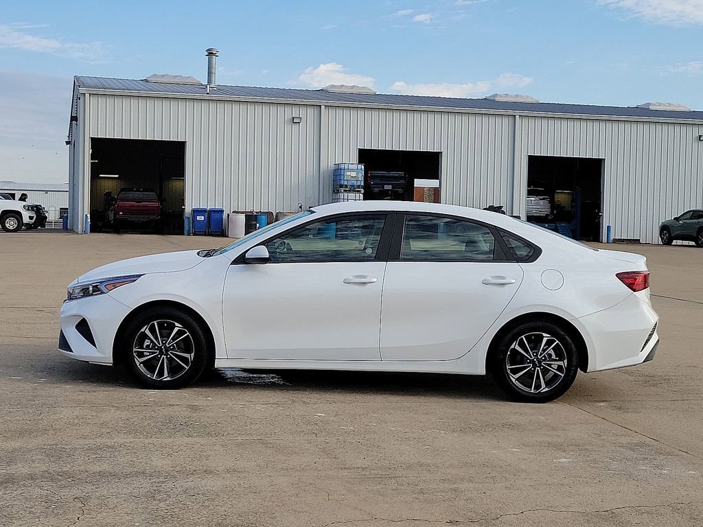 Used 2024 Kia Forte LXS image 3