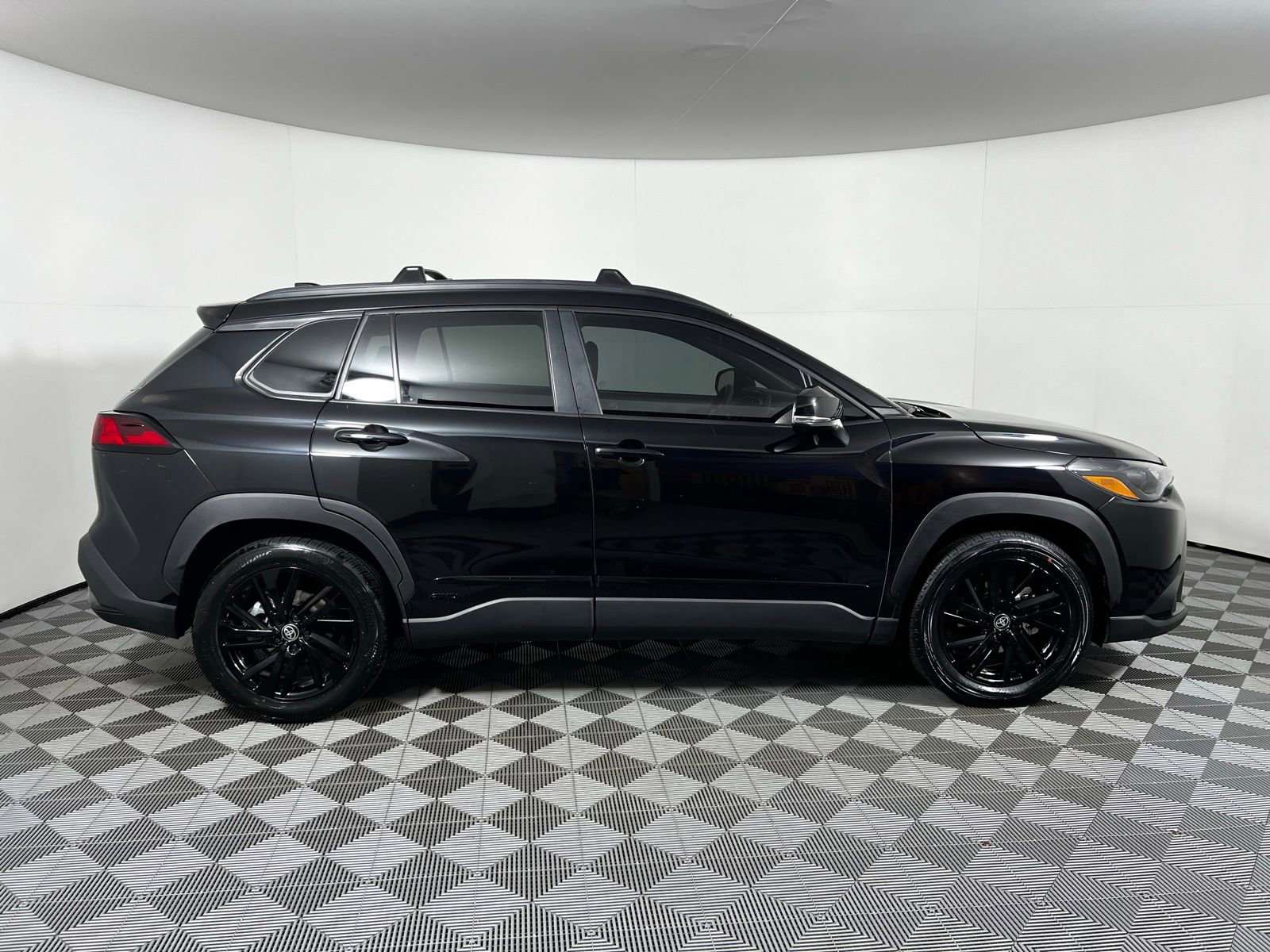 Certified 2024 Toyota Corolla Cross AWD Hybrid image 4