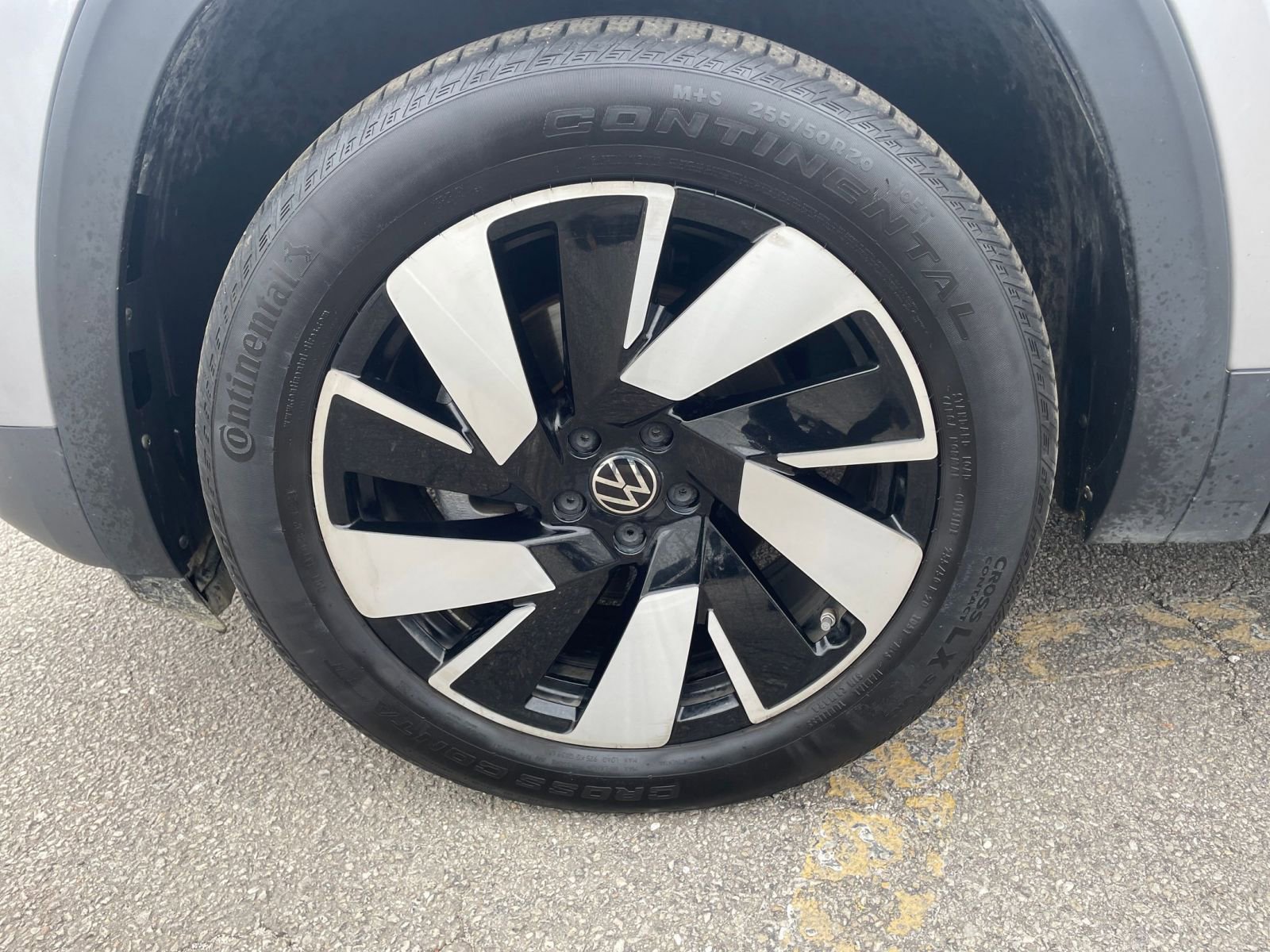 Used 2025 Volkswagen Atlas Cross Sport SE image 30