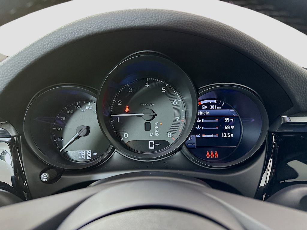 Certified 2025 Porsche Macan image 13