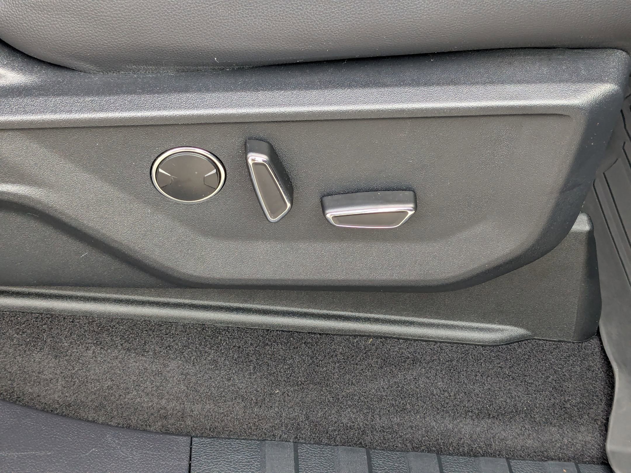 Certified 2025 Ford F150 Lightning Lariat w/ Max Trailer Tow Package image 44