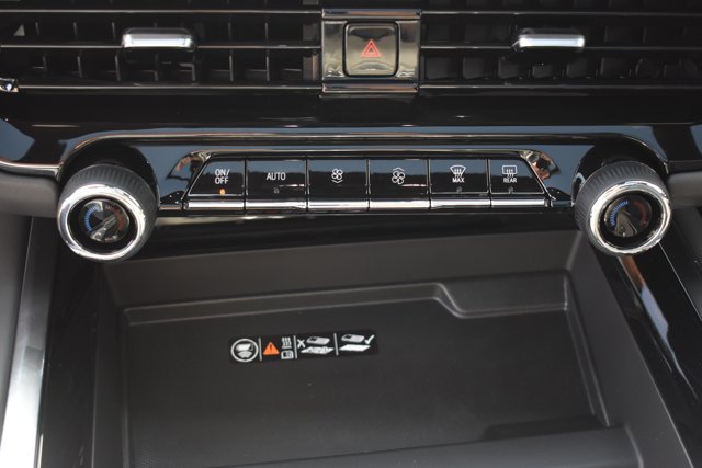 New 2026 Chevrolet Tahoe Z71 w/ Comfort Package AWD/4WD image 28