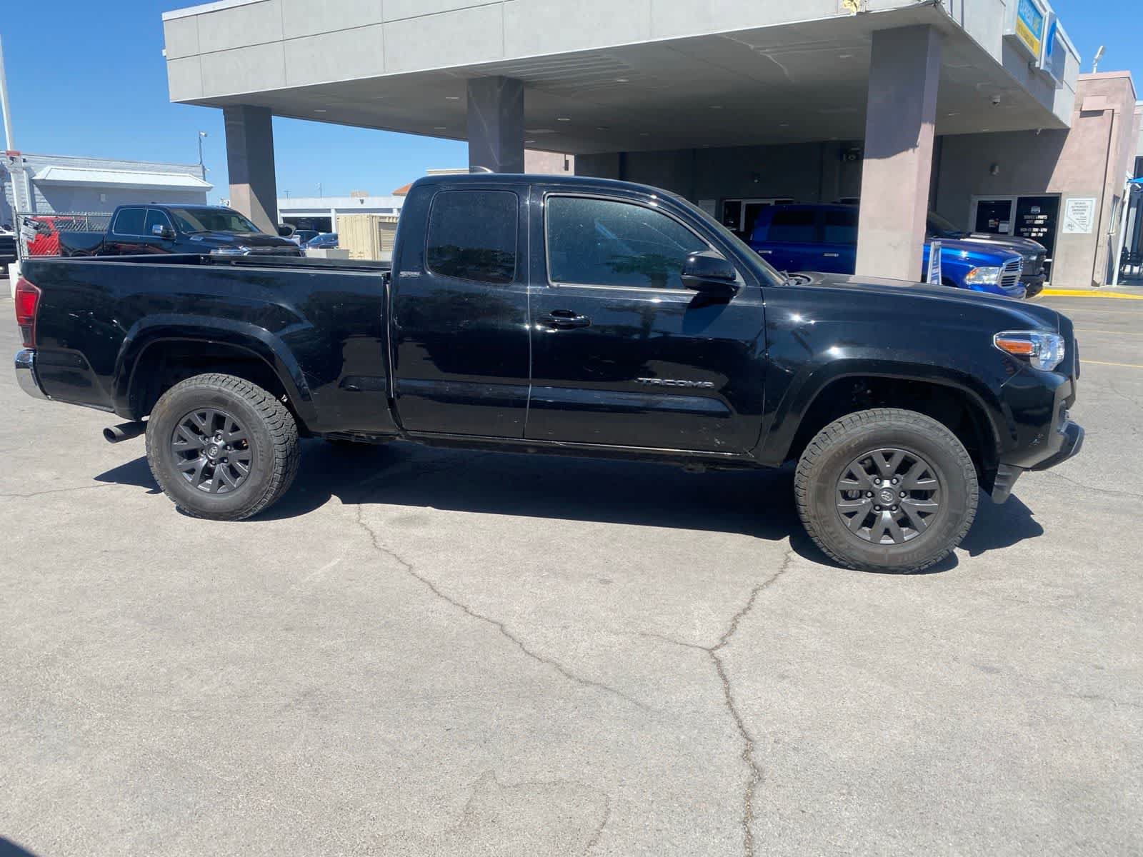 Used 2023 Toyota Tacoma SR5 AWD/4WD image 5