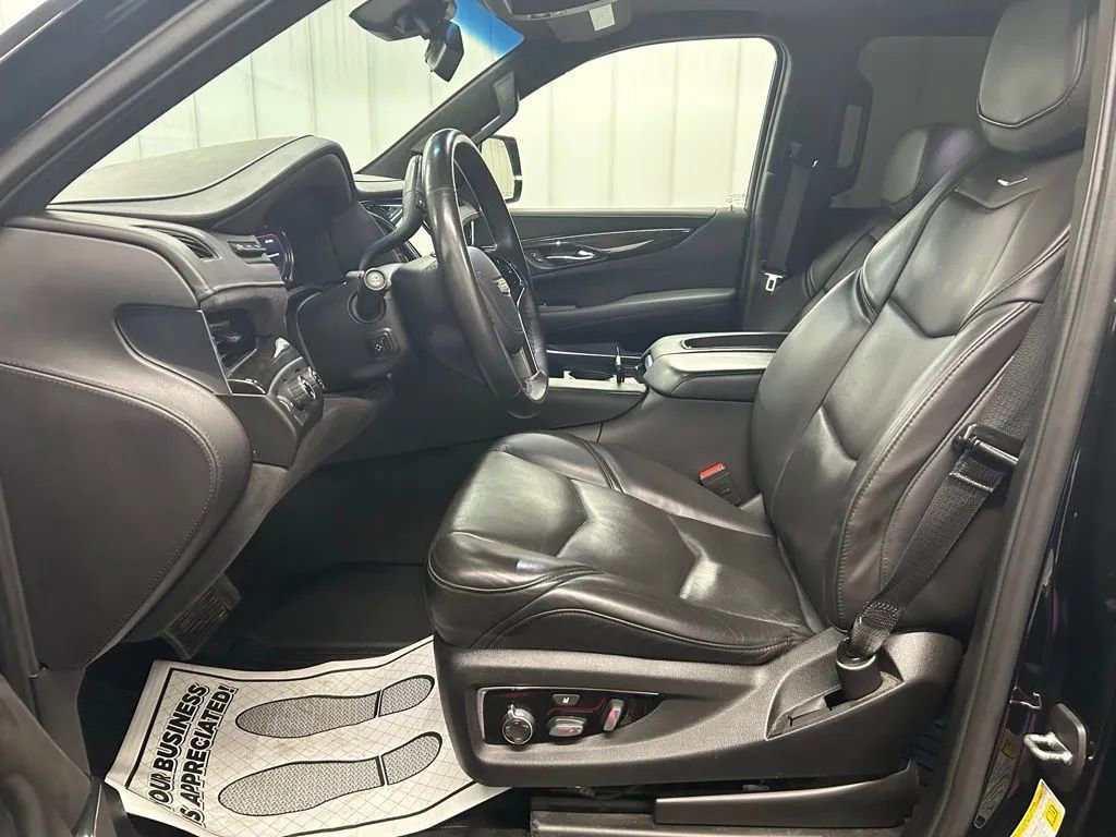 Used 2020 Cadillac Escalade Platinum image 10