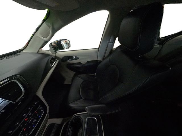 Used 2024 Chrysler Pacifica Touring-L image 36