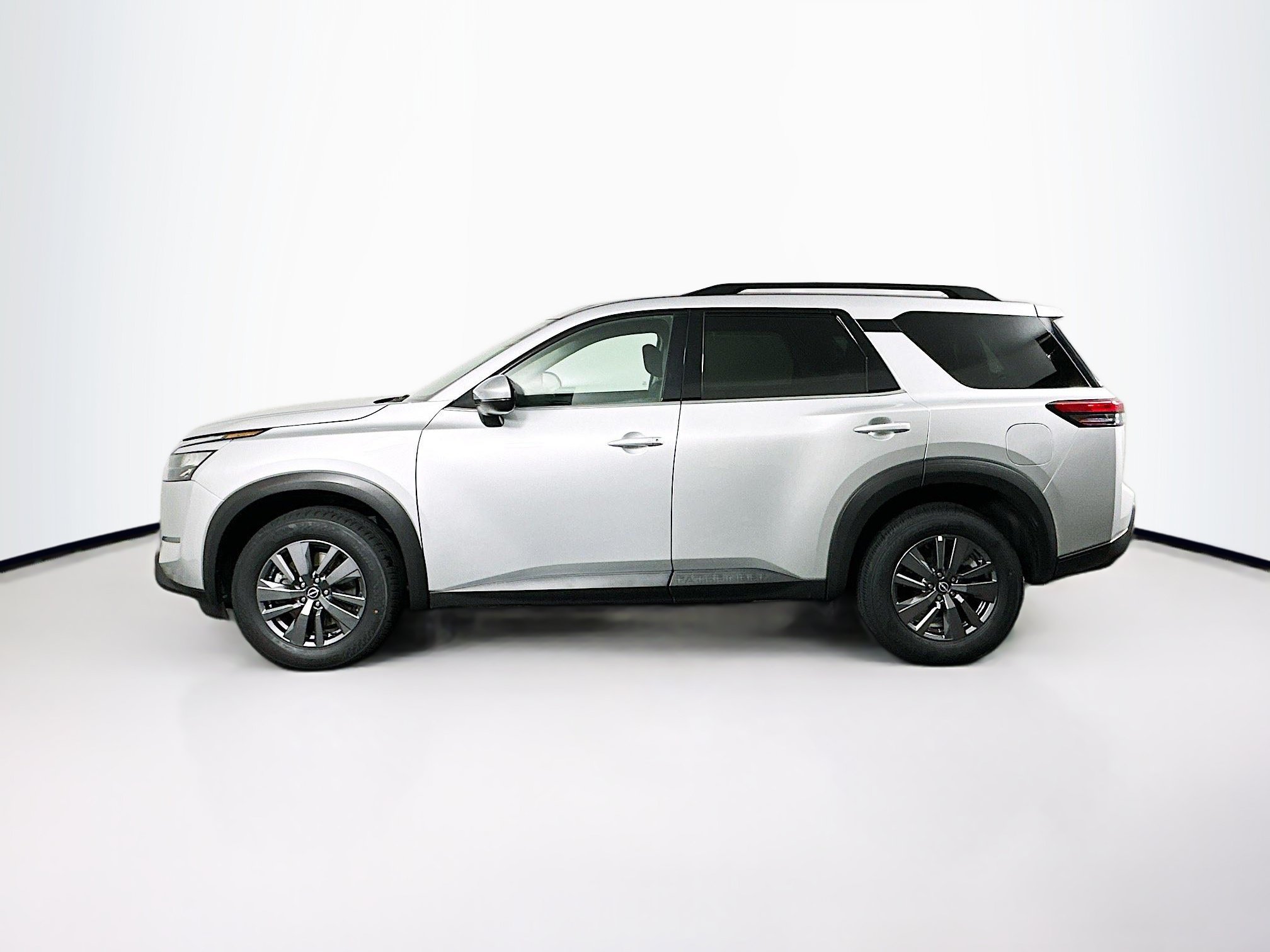 Used 2025 Nissan Pathfinder SV AWD/4WD image 4