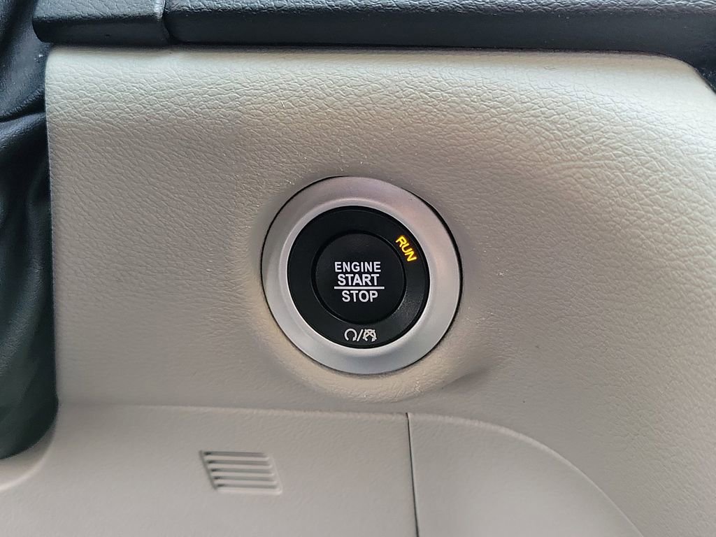 Certified 2024 Chrysler Pacifica Touring-L image 11