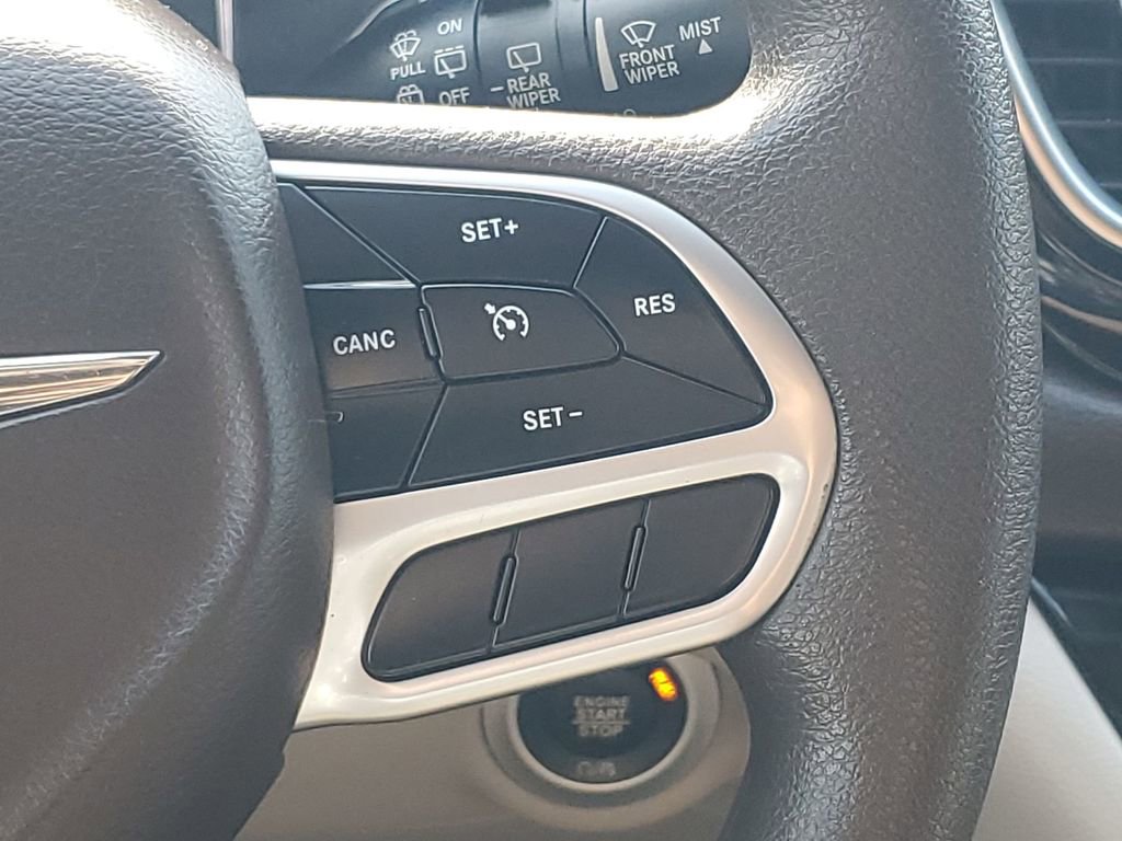 Used 2019 Chrysler Pacifica LX image 35