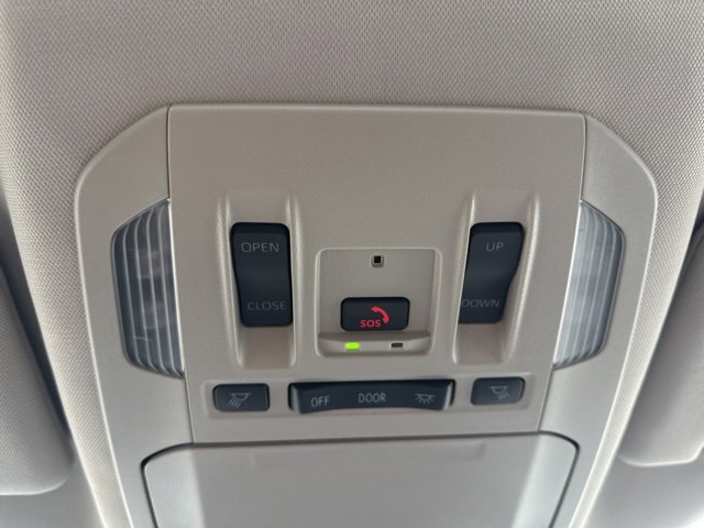 Used 2025 Toyota Highlander XLE image 37