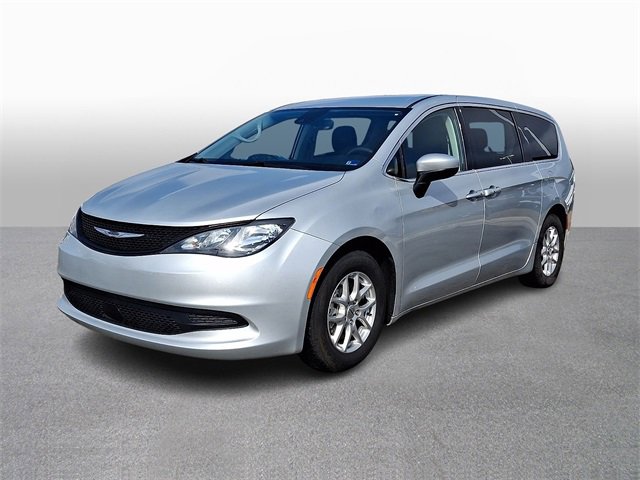 Used 2023 Chrysler Voyager LX image 1