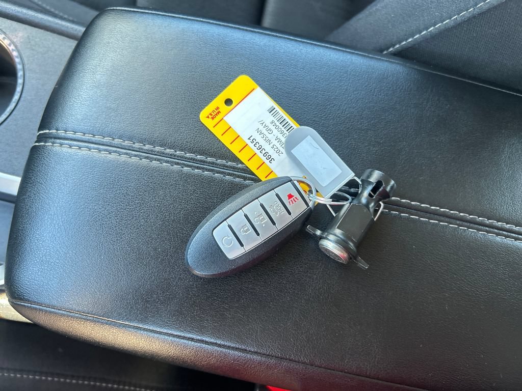 Used 2025 Nissan Altima 2.5 SV FWD image 24