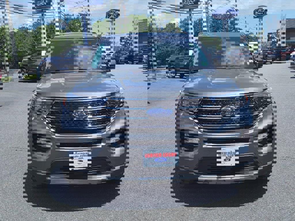 Used 2021 Ford Explorer XLT w/ Equipment Group 202A image 2