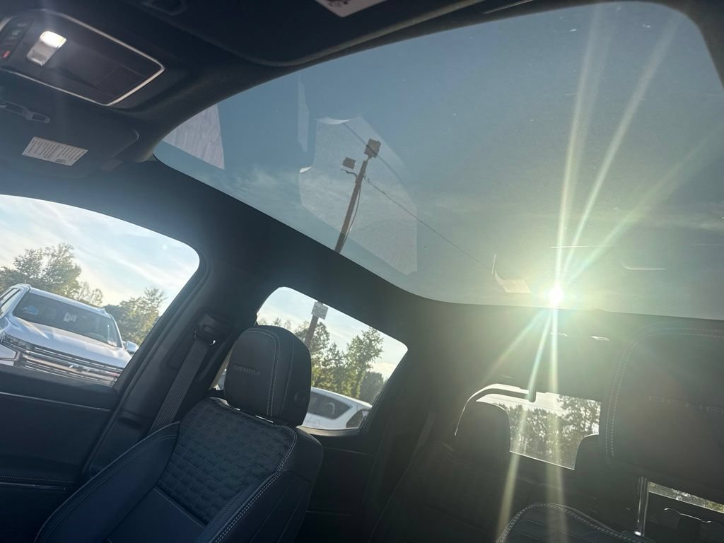 Used 2025 GMC Sierra EV Denali AWD/4WD image 13