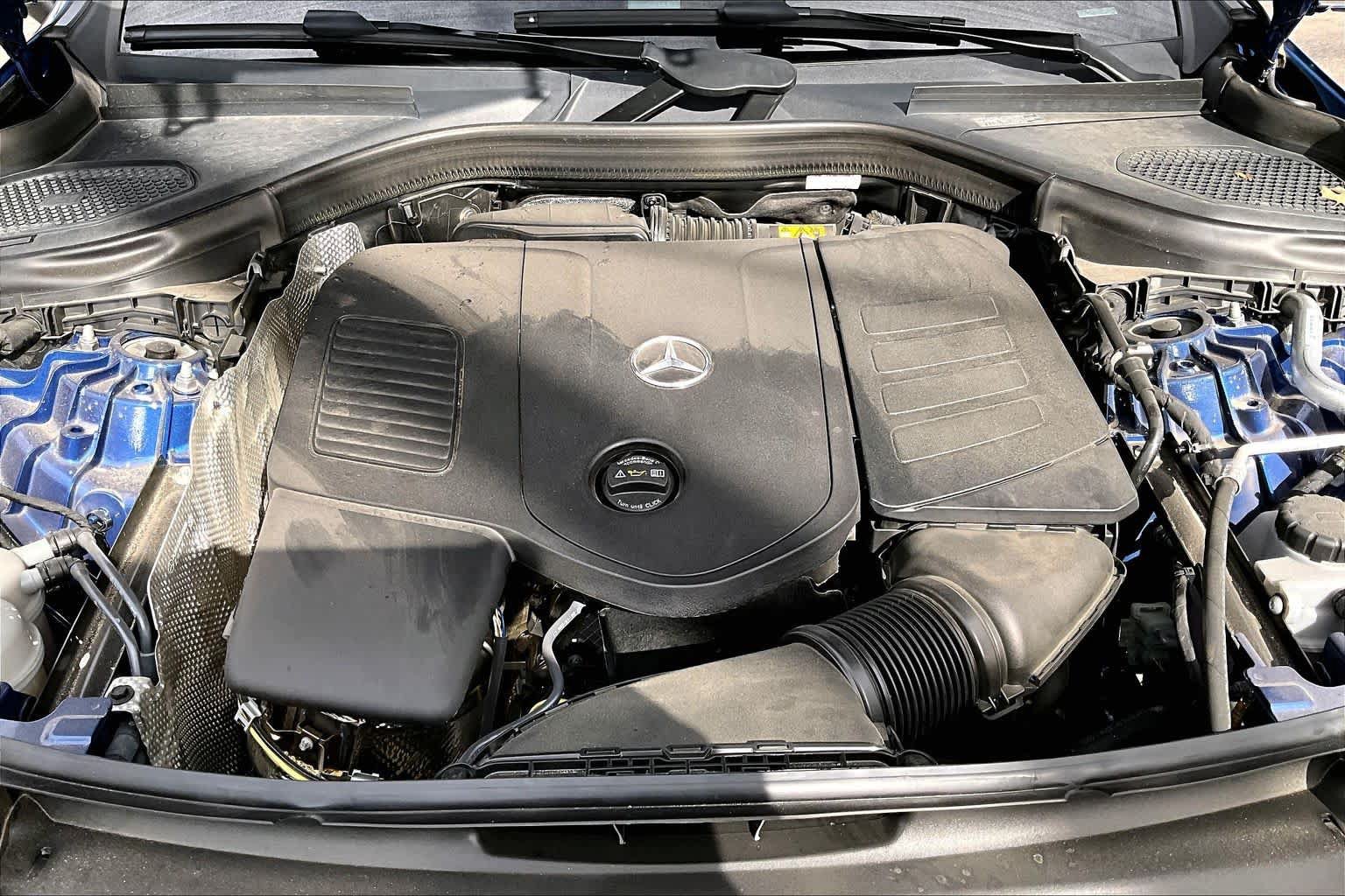 Used 2025 Mercedes-Benz GLC 350e 4MATIC image 32