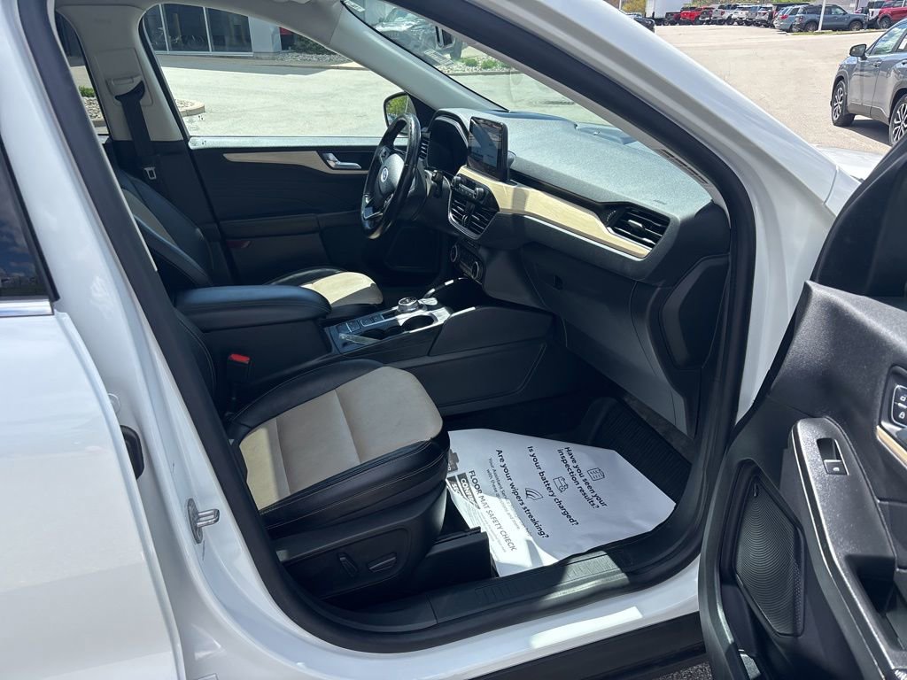 Used 2022 Ford Escape Titanium w/ Titanium Elite Package AWD/4WD image 13