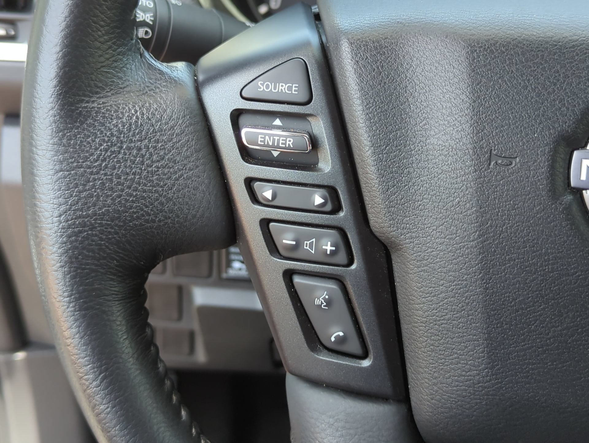 Used 2024 Nissan Frontier SL w/ Technology Package RWD image 29