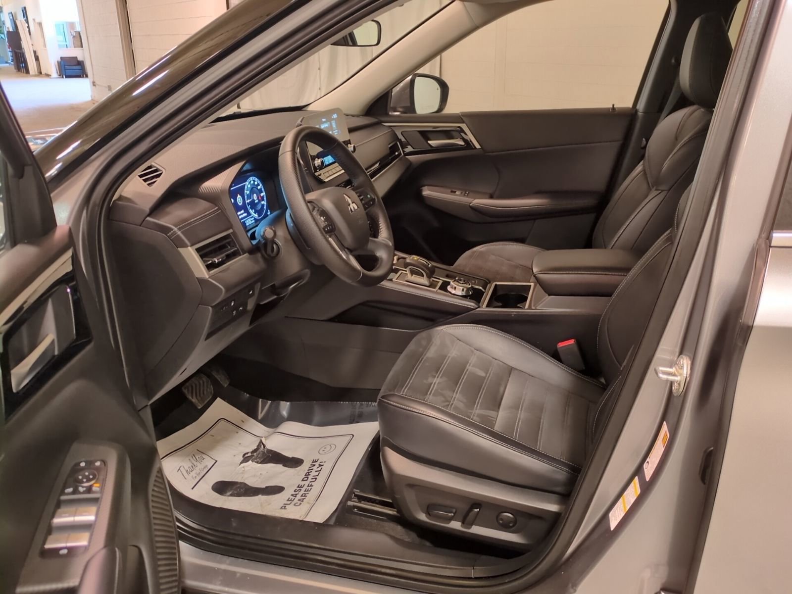 Used 2024 Mitsubishi Outlander SE image 19