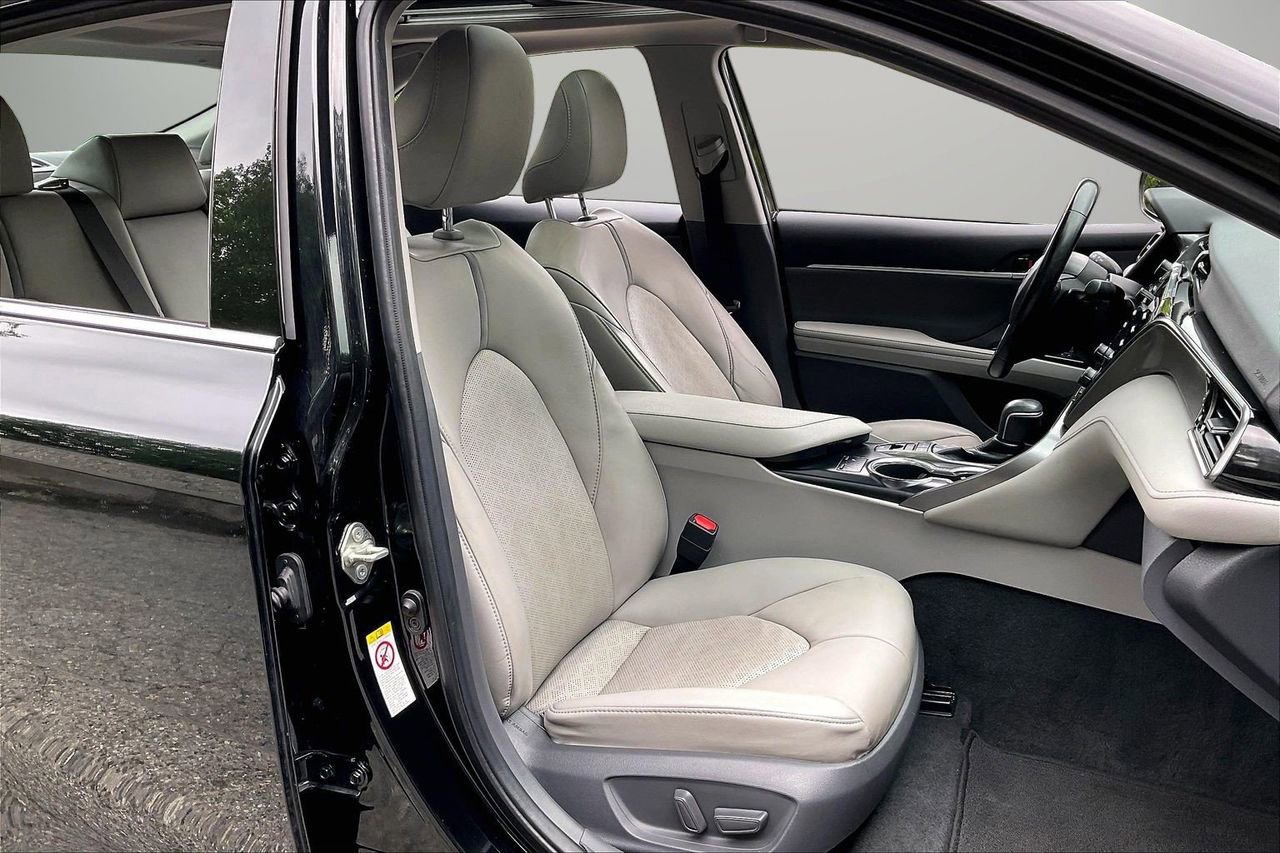 Used 2019 Toyota Camry XSE w/ Navigation Package FWD image 25