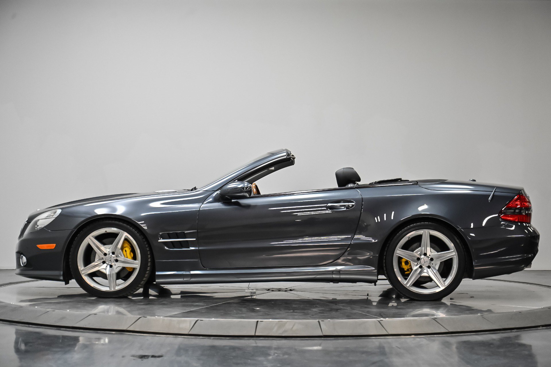 Used 2009 Mercedes-Benz SL 550 image 16