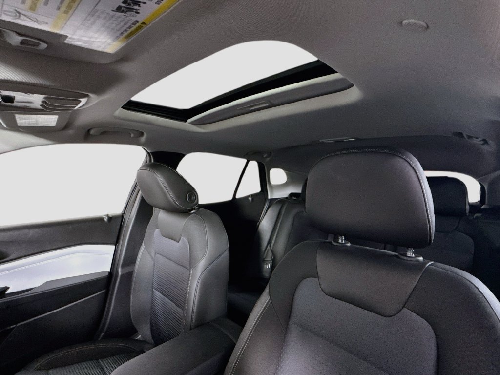 Used 2025 Chevrolet Trax LT w/ Sunroof Package FWD image 10