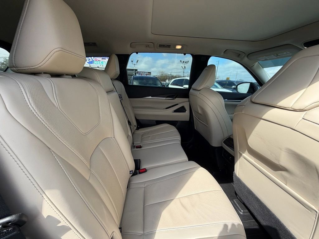 Used 2024 INFINITI QX60 Sensory w/ Vision Package image 18
