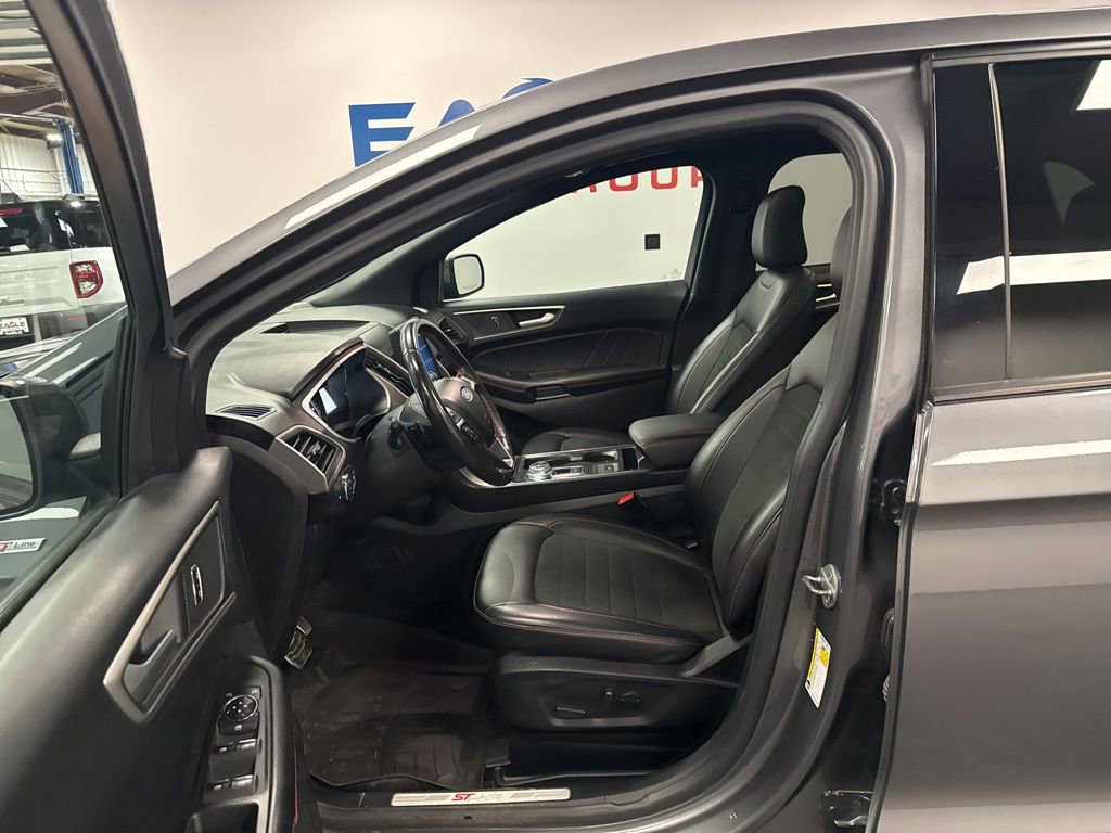 Used 2021 Ford Edge ST-Line w/ Class II Trailer Tow Package AWD/4WD image 18