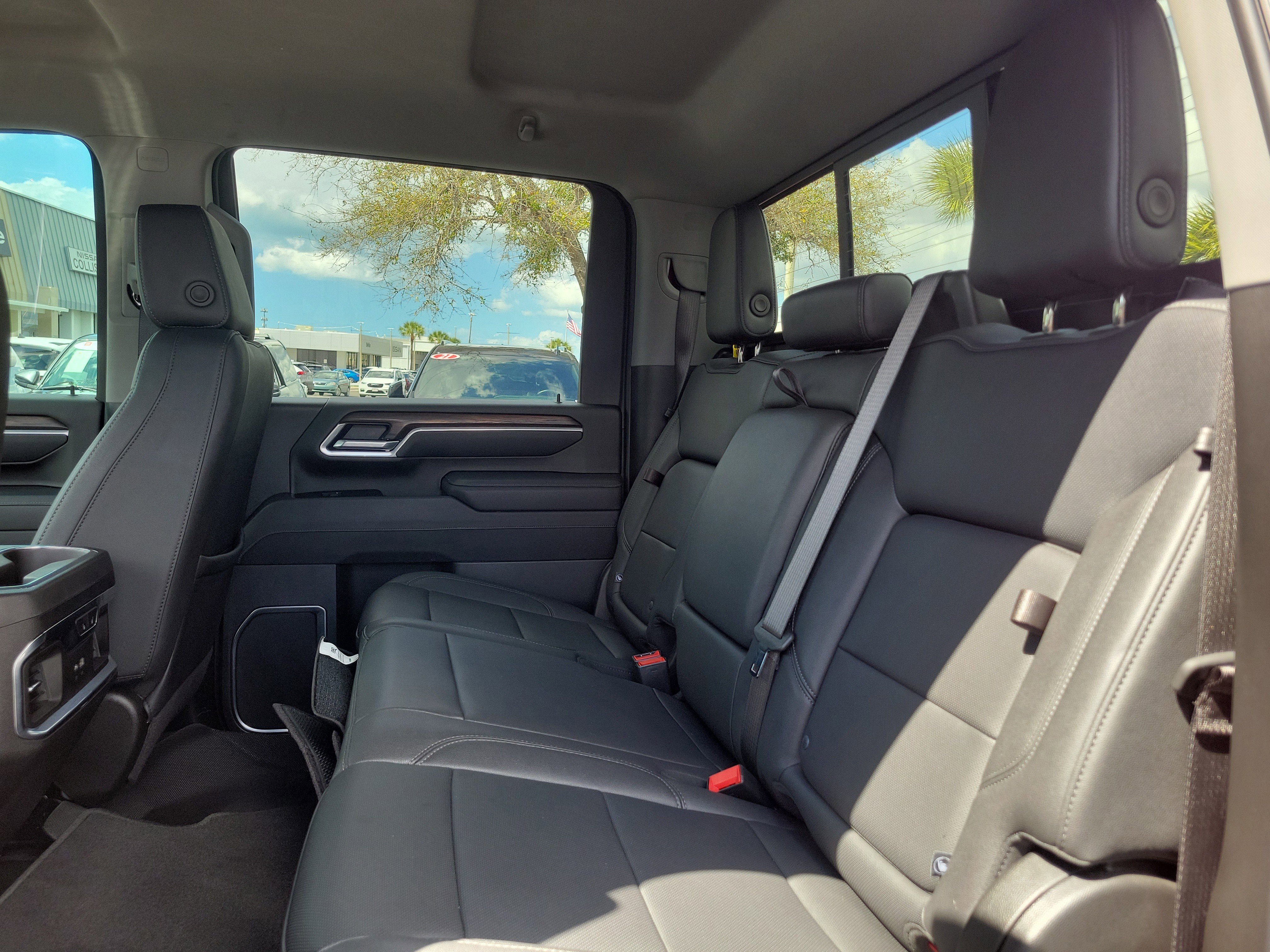 Used 2025 GMC Sierra 2500 SLT w/ SLT Premium Package image 13