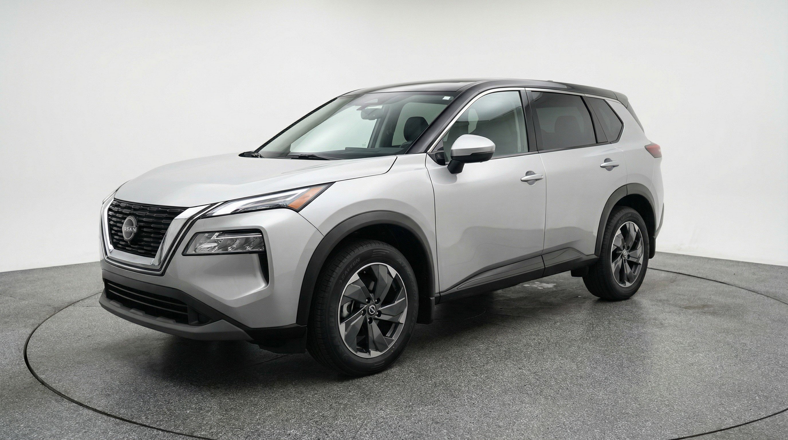 Used 2025 Nissan Rogue SV image 3