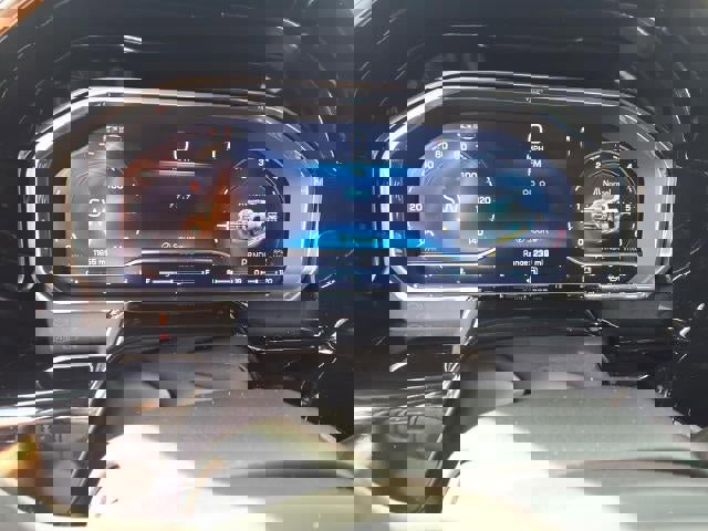 Used 2025 Chevrolet Silverado 3500 LT w/ Convenience Package image 11