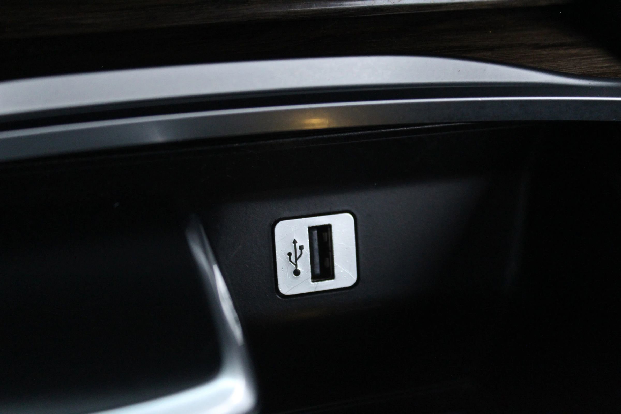 Used 2016 BMW 750i xDrive image 34