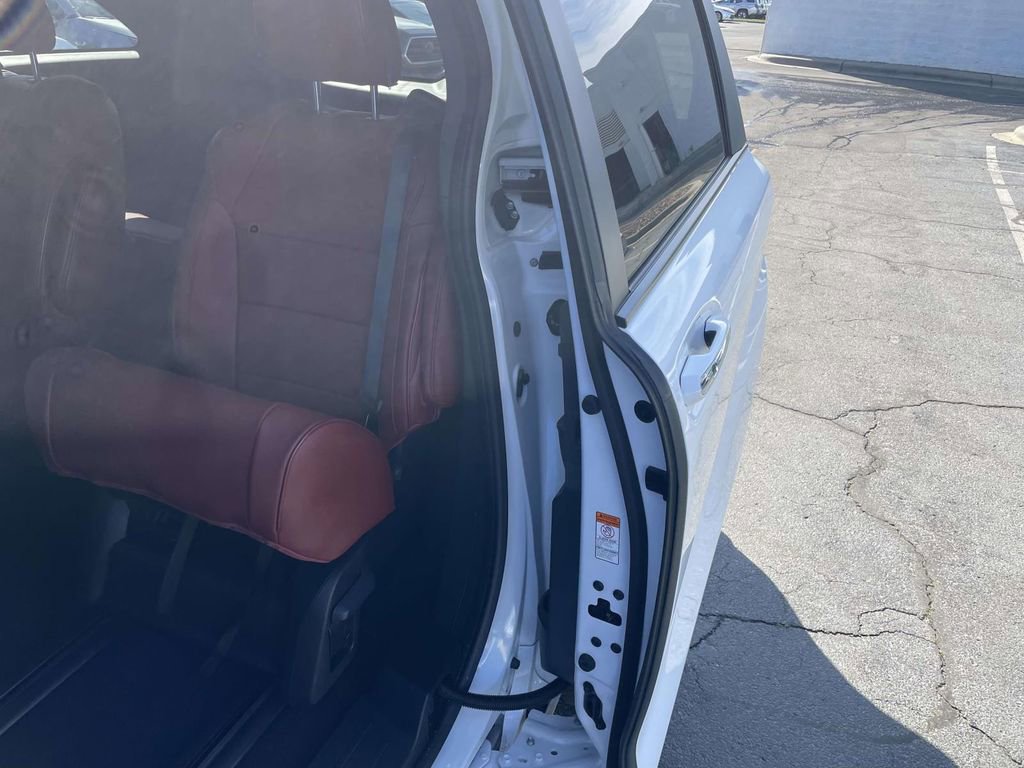 Used 2023 Toyota Sienna XSE w/ XSE Plus Package image 22