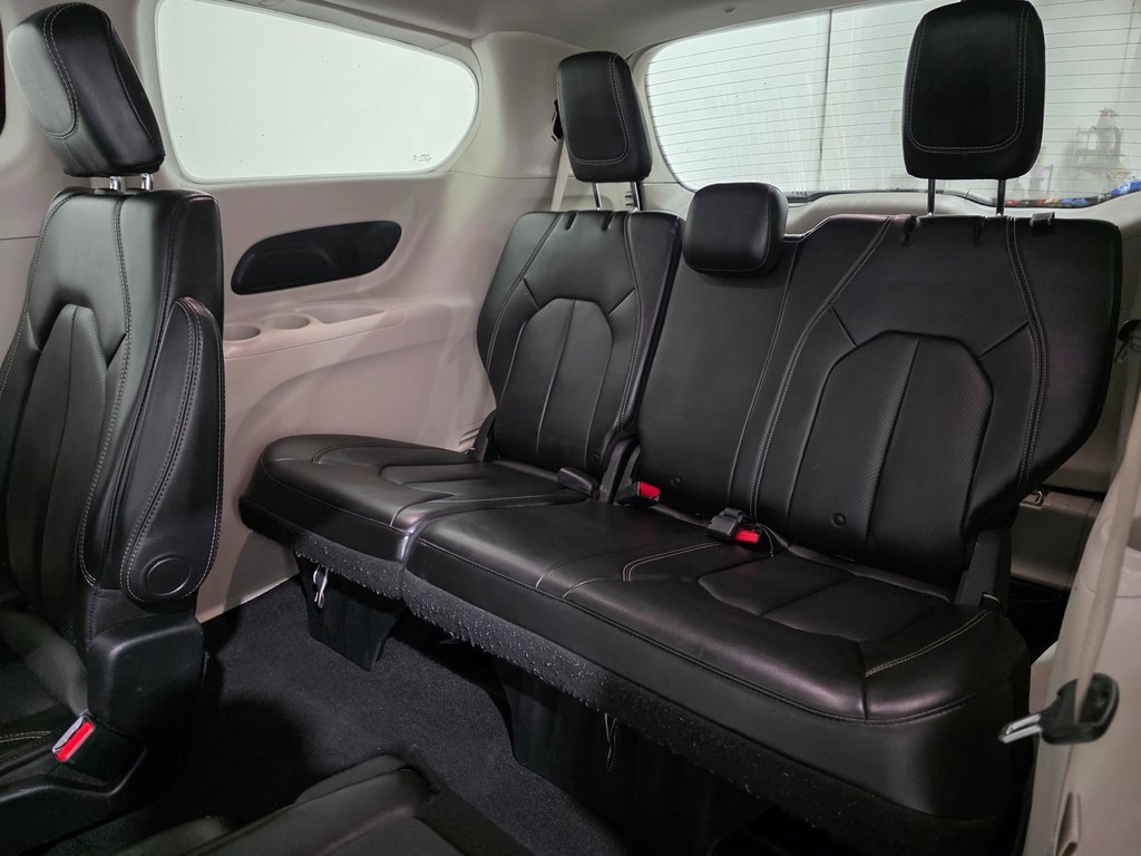 Used 2020 Chrysler Voyager Lxi image 21