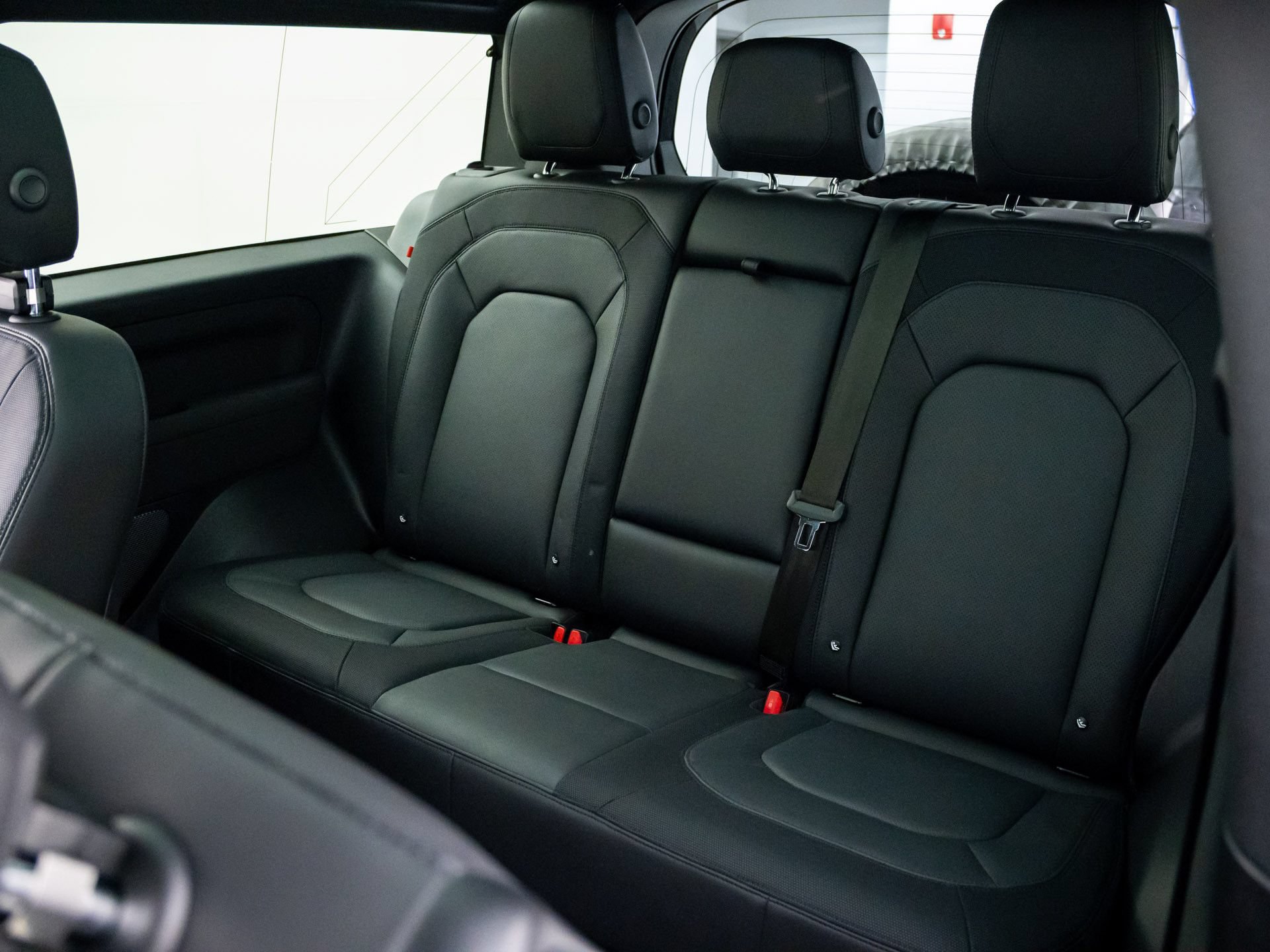 Used 2023 Land Rover Defender 90 X-Dynamic SE AWD/4WD image 18