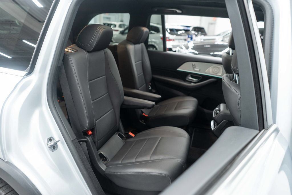 Used 2025 Mercedes-Benz GLS 450 4MATIC image 11