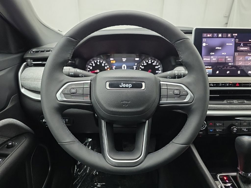 Used 2023 Jeep Compass Latitude image 24