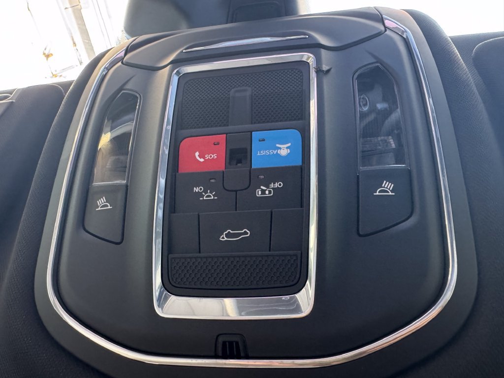 Used 2025 Jeep Grand Cherokee Limited AWD/4WD image 26