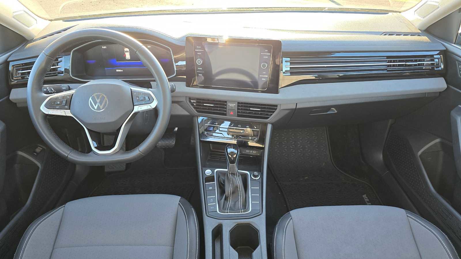 Used 2025 Volkswagen Jetta SE image 19