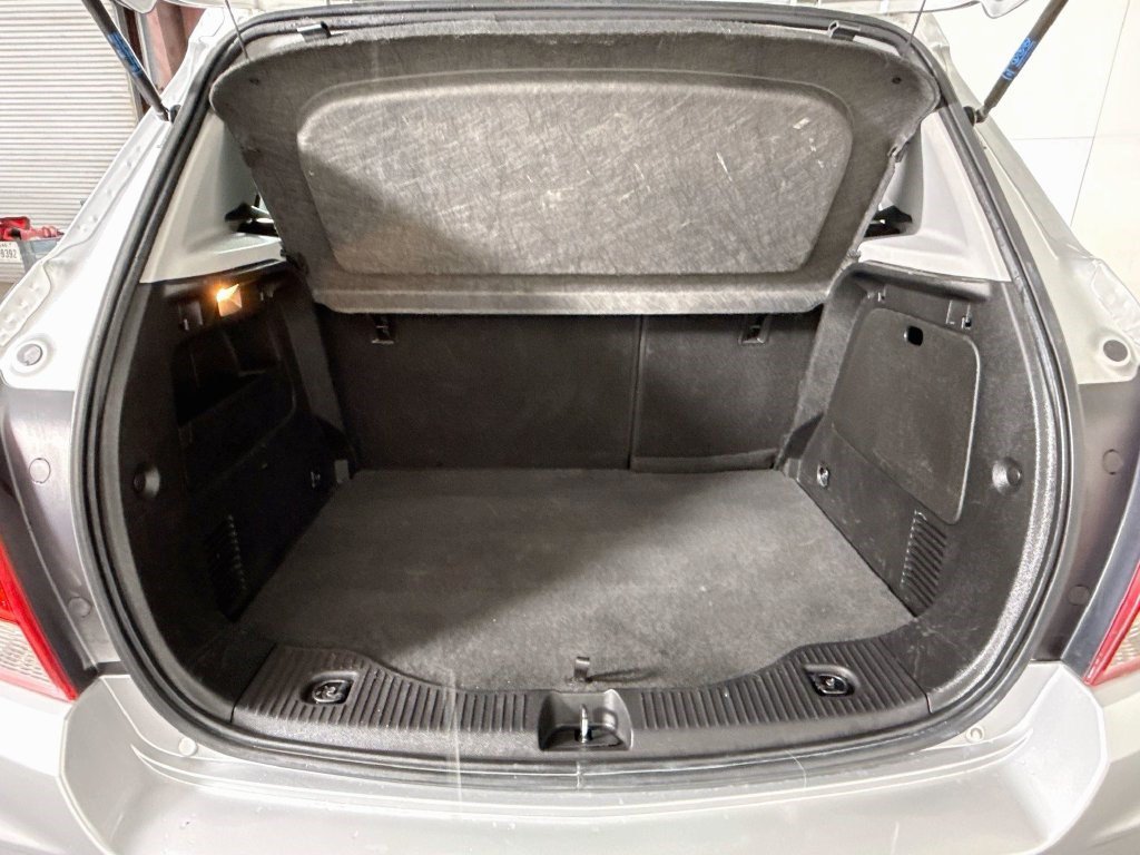 Used 2019 Chevrolet Trax LS FWD image 32