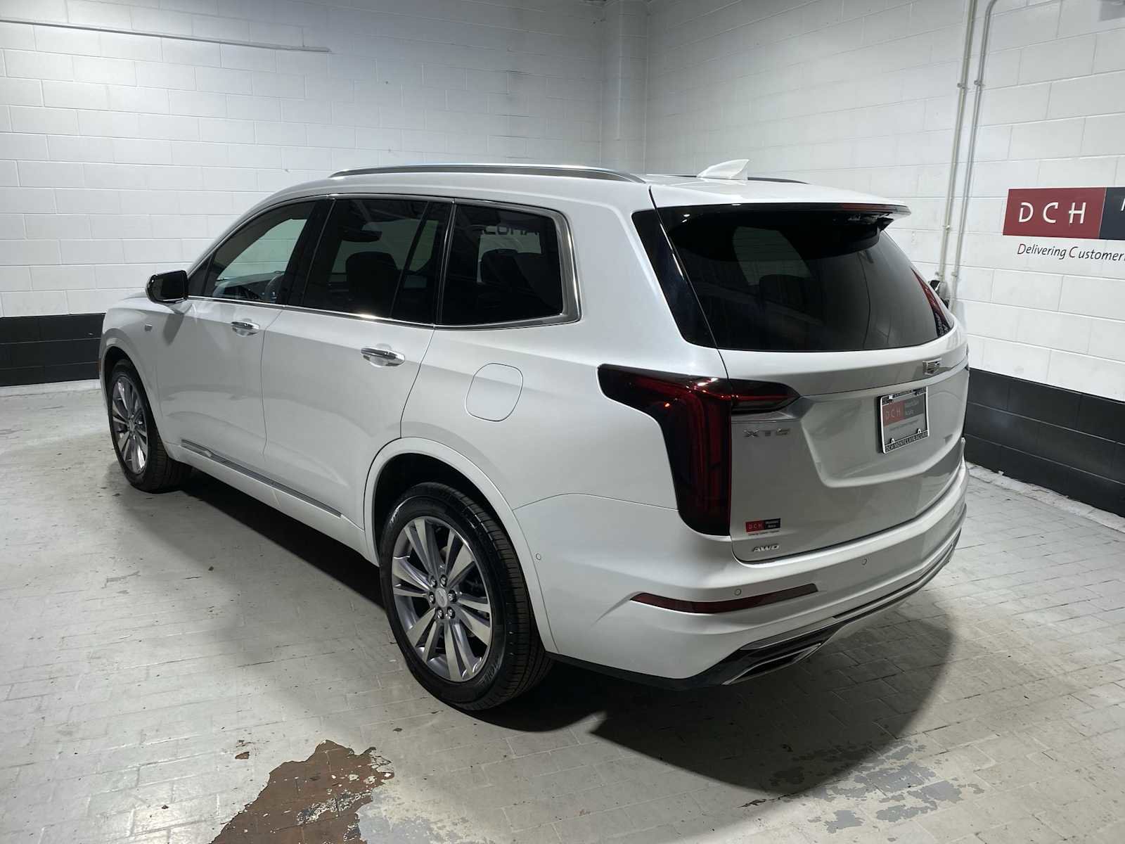 Used 2023 Cadillac XT6 Premium Luxury w/ Technology Package AWD/4WD image 4