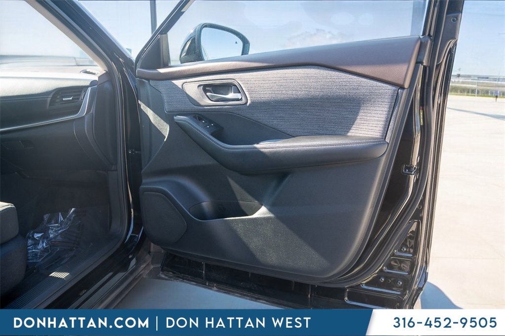 Used 2023 Nissan Rogue SV image 23