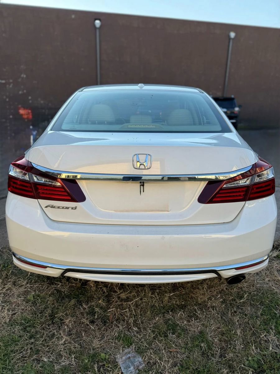 Used 2017 Honda Accord EX-L image 2