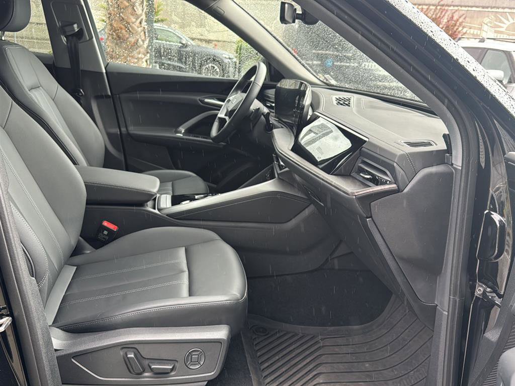 Used 2025 Audi Q5 Premium w/ Convenience Package image 13