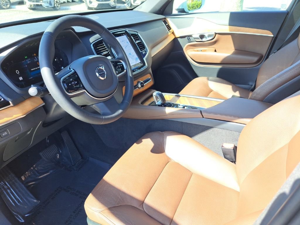 Used 2023 Volvo XC90 B6 Plus w/ Protection Package Premier image 12