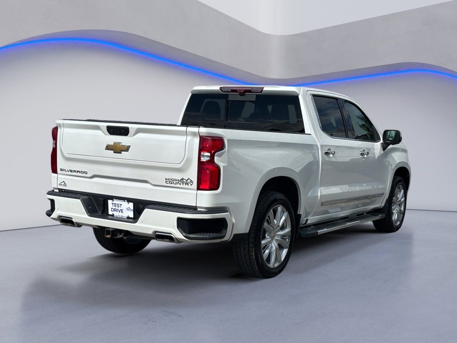 Used 2023 Chevrolet Silverado 1500 High Country w/ High Country Premium Package image 3
