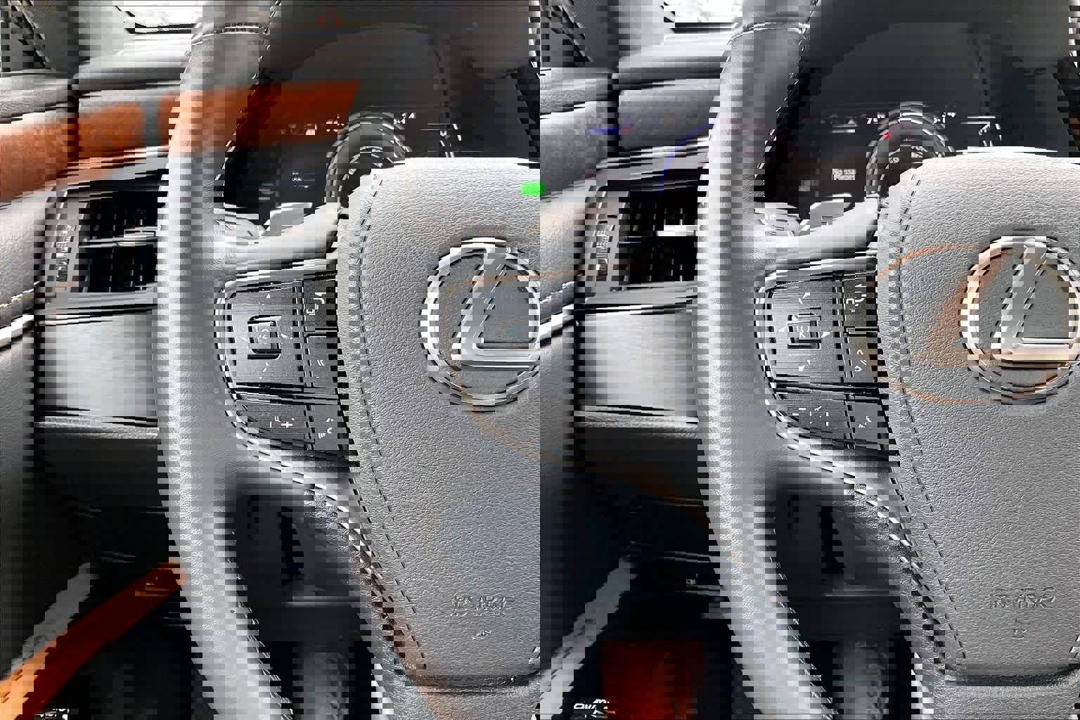 Used 2025 Lexus ES 300h w/ Premium Package image 24