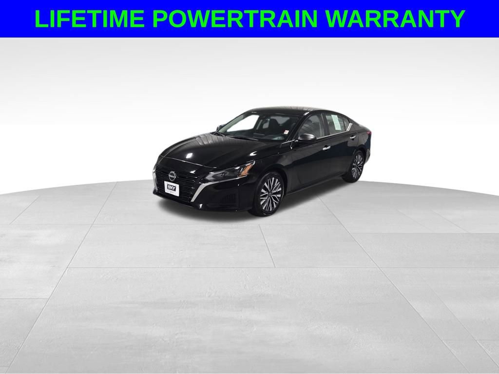 Used 2024 Nissan Altima 2.5 SV image 1